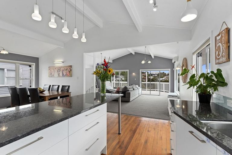 Photo of property in 48 Beulah Avenue, Rothesay Bay, Auckland, 0630