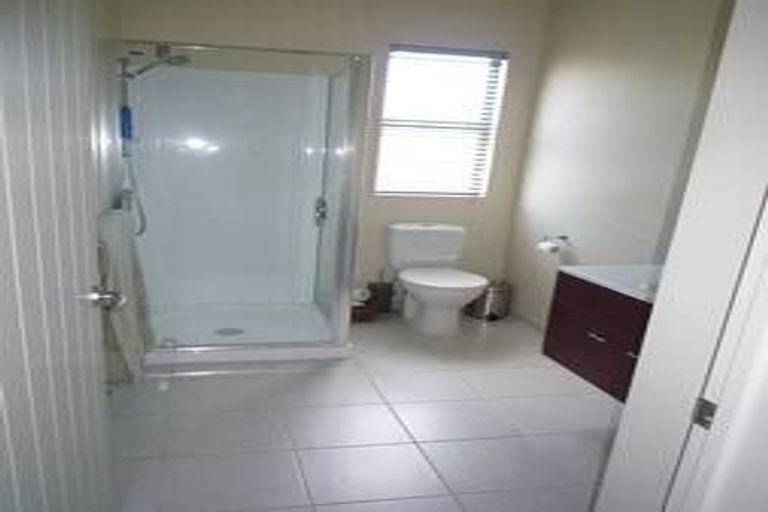 Photo of property in 1/40 Scarlet Oak Drive, Schnapper Rock, Auckland, 0632