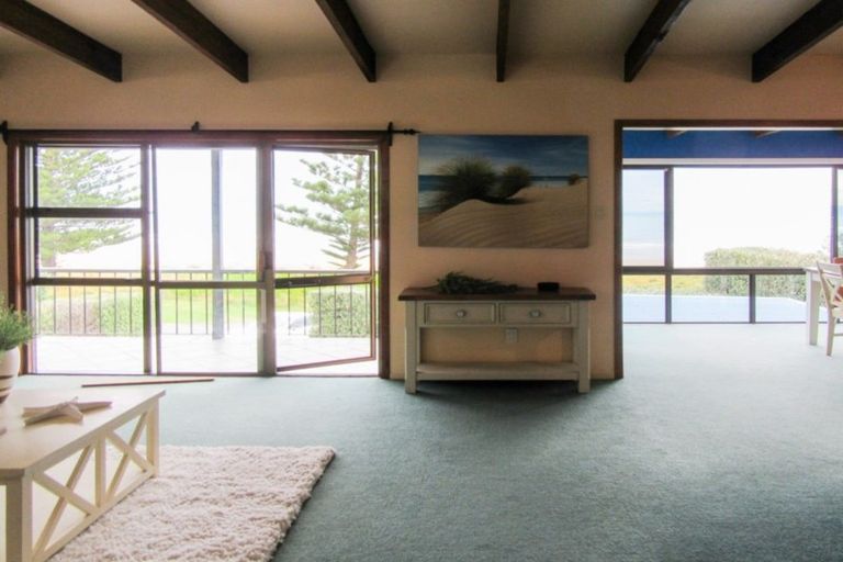 Photo of property in 15 Makorori Beach Road, Makorori, Gisborne, 4073