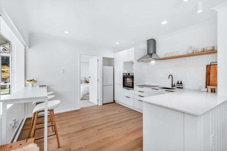 Photo of property in 1 Winston Street, Acacia Bay, Taupo, 3330