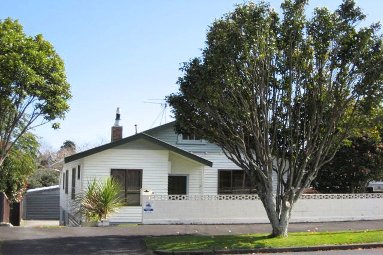 Photo of property in 16 Chilman Street, Strandon, New Plymouth, 4312