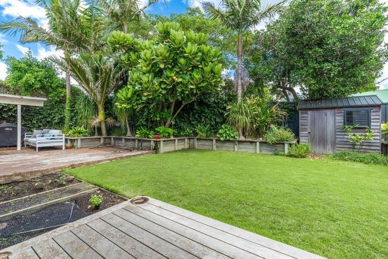 Photo of property in 136 Queen Street, Northcote Point, Auckland, 0627