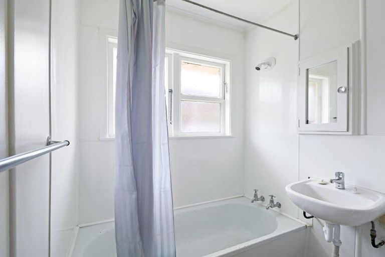 Photo of property in 3/1032 Fergusson Drive, Clouston Park, Upper Hutt, 5018