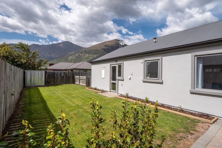 Photo of property in 44 Sylvan Street, Lake Hayes, Queenstown, 9304