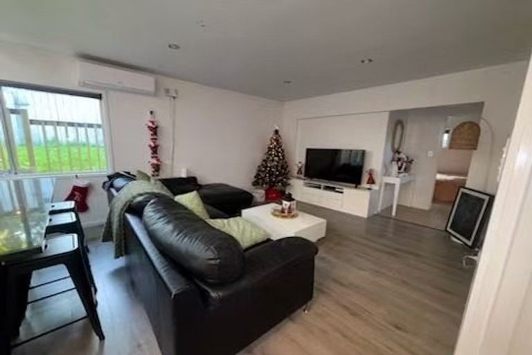 Photo of property in 1/3 Holt Avenue, Torbay, Auckland, 0630