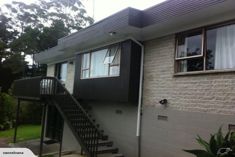 Photo of property in 2/16 Malters Place, Browns Bay, Auckland, 0630