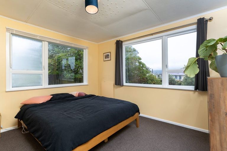 Photo of property in 9 Sasanof View, Ascot Park, Porirua, 5024