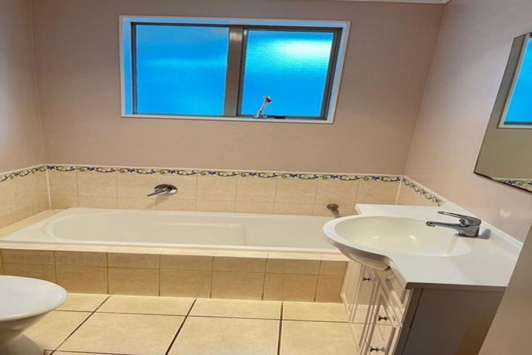 Photo of property in 23 Raphoe Road, Flat Bush, Auckland, 2019