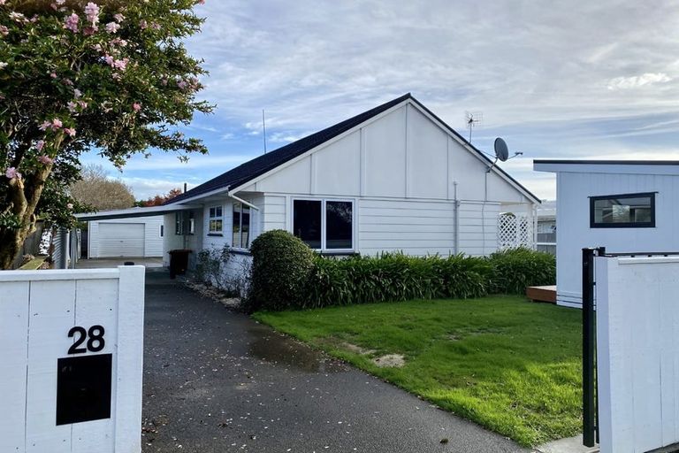 Photo of property in 28 Apollo Parade, Milson, Palmerston North, 4414
