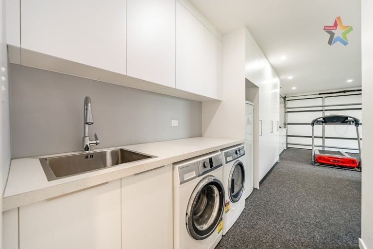 Photo of property in 10 Meadowbank Drive, Belmont, Lower Hutt, 5010