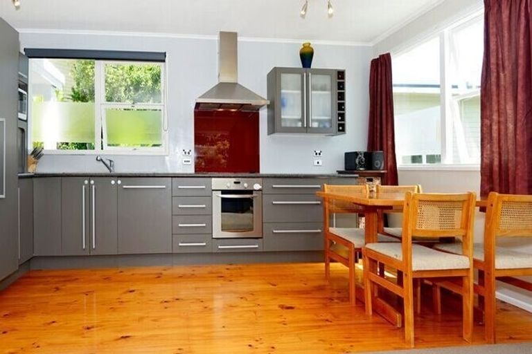 Photo of property in 50 Heathcote Road, Castor Bay, Auckland, 0620