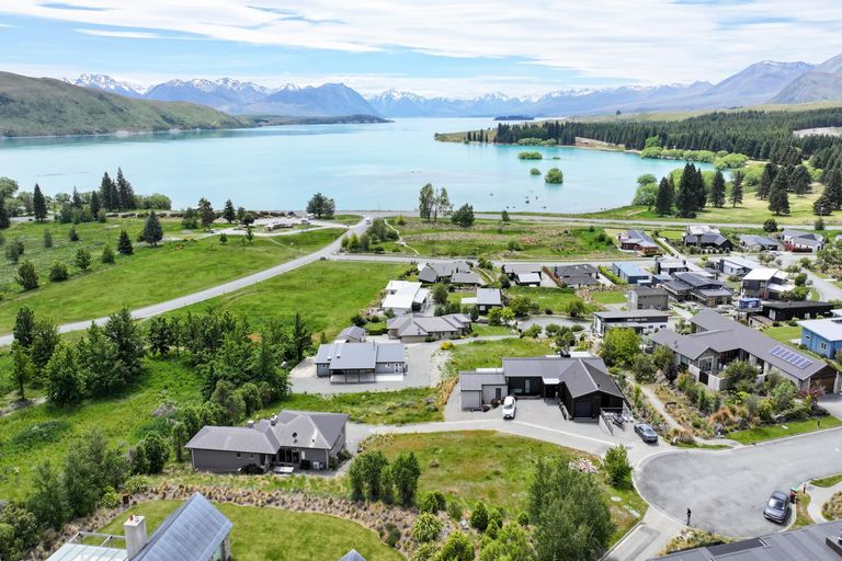 Photo of property in 16 Rankin Rise, Lake Tekapo, 7999