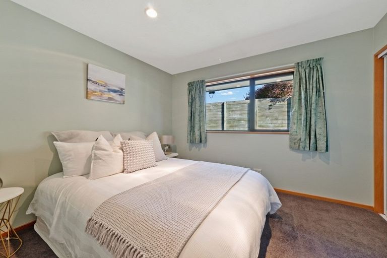 Photo of property in 2/7 Thicket Close, Redwood, Christchurch, 8051