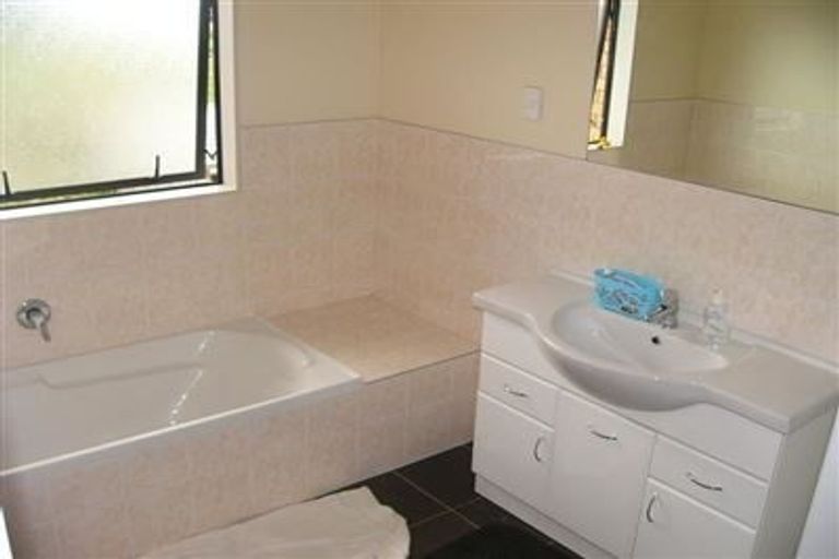 Photo of property in 38e Crossandra Drive, Mangere, Auckland, 2022