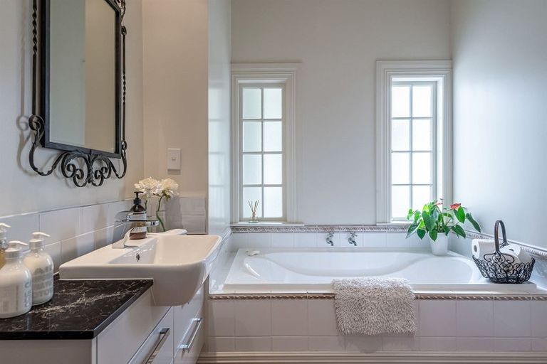 Photo of property in 79 Hinemoa Street, Birkenhead, Auckland, 0626