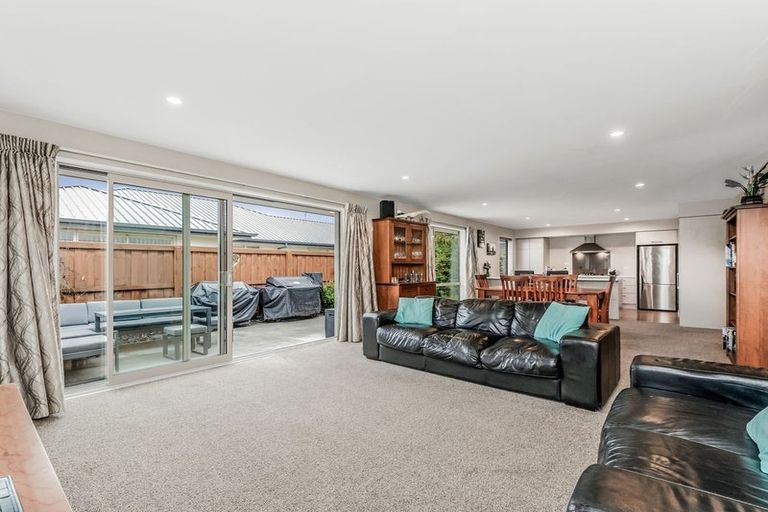 Photo of property in 100 Shillingford Boulevard, Rolleston, 7615