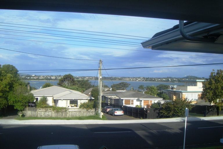 Photo of property in 1/84 Sylvan Avenue, Northcote, Auckland, 0627
