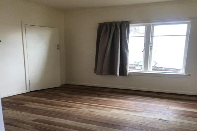 Photo of property in 131 Ocean View Road, Hillcrest, Auckland, 0627