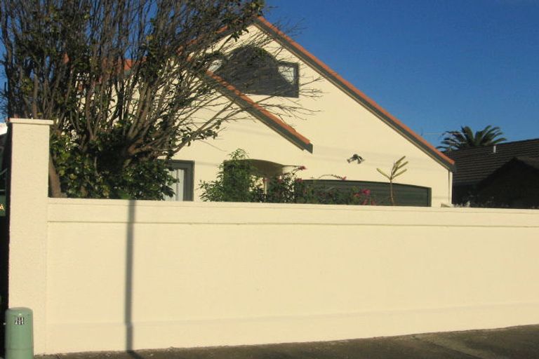 Photo of property in 2/90 Hautana Street, Woburn, Lower Hutt, 5010