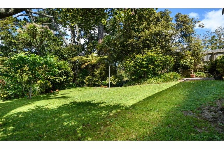 Photo of property in 2/10 Wickstead Place, Massey, Auckland, 0614