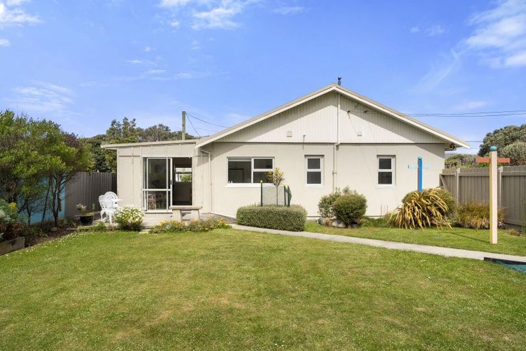 Photo of property in 67 Moana Street, Otaki Beach, Otaki, 5512