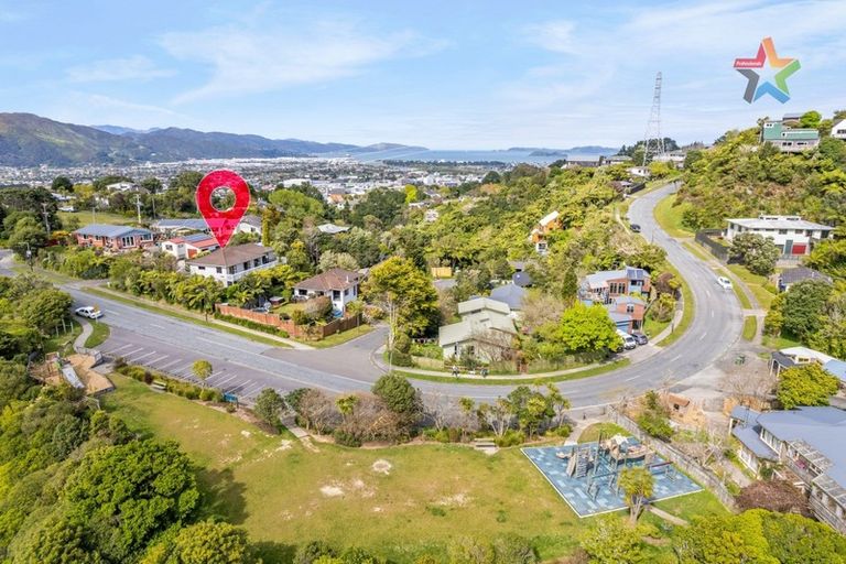 Photo of property in 42 Matuhi Street, Tirohanga, Lower Hutt, 5010