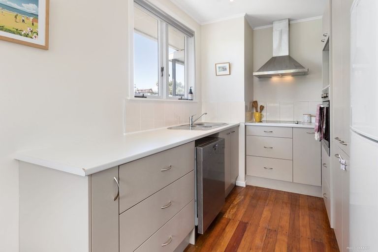 Photo of property in 19 Kelwyn Road, Kelston, Auckland, 0602