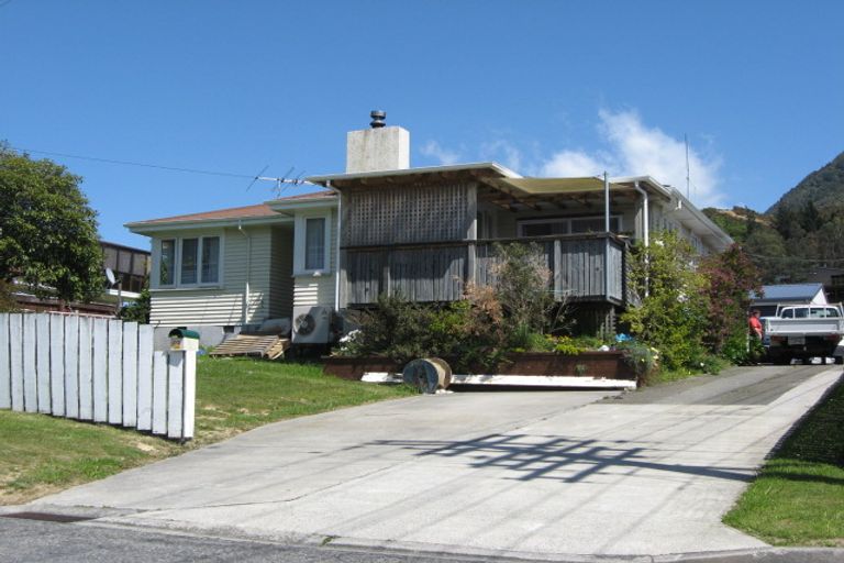 Photo of property in 59 Kent Street, Picton, 7220