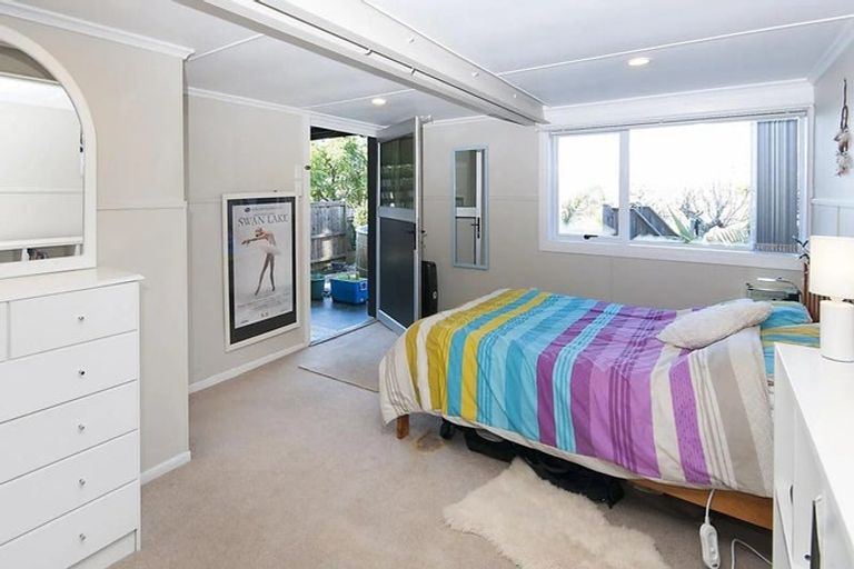 Photo of property in 55 Mellons Bay Road, Mellons Bay, Auckland, 2014