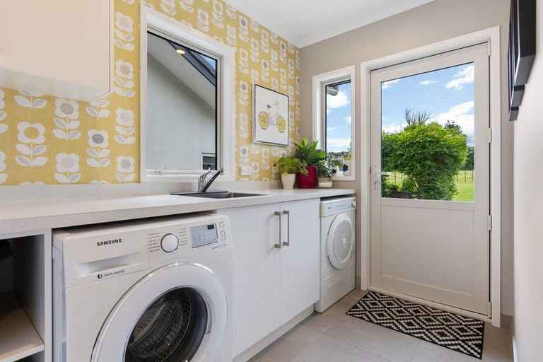 Photo of property in 139 Richmond Road, Brixton, New Plymouth, 4373