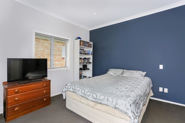 Photo of property in 71 Helvetia Road, Pukekohe, 2120