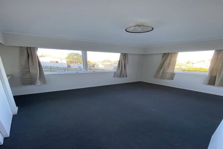 Photo of property in 4 Trojan Crescent, New Lynn, Auckland, 0600