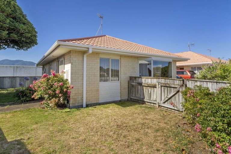 Photo of property in 15a Dennis Taylor Court, Paraparaumu, 5032