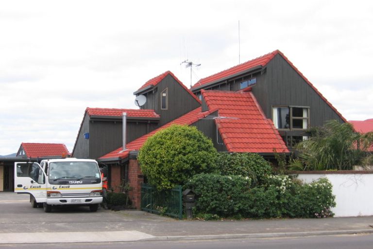 Photo of property in 240 Devonport Road, Tauranga, 3110