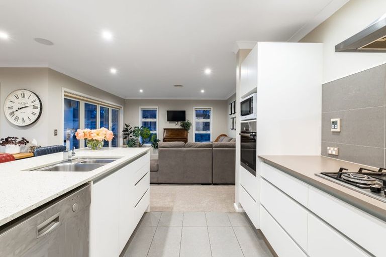 Photo of property in 15 Sumner Terrace, Aotea, Porirua, 5024