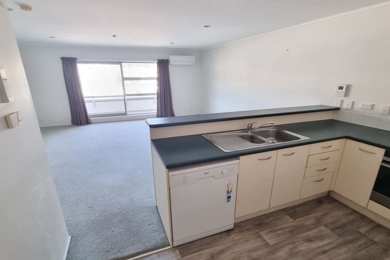 Photo of property in 8 Girton Terrace, Mount Cook, Wellington, 6021