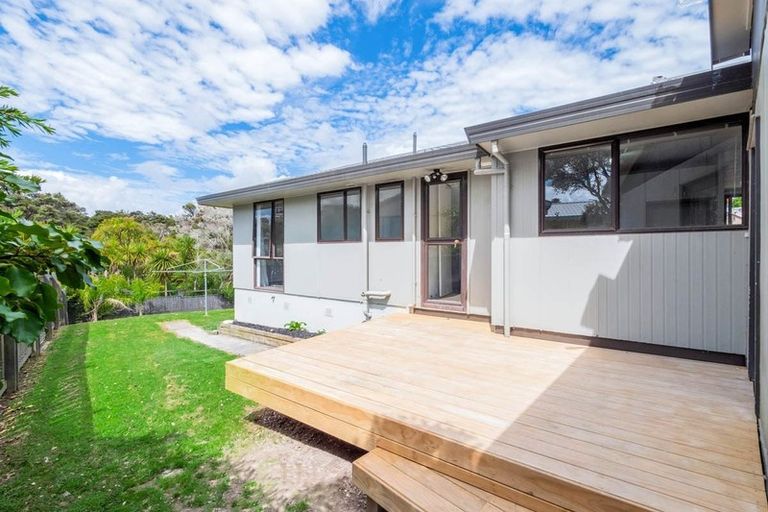 Photo of property in 28 Devonshire Road, Unsworth Heights, Auckland, 0632