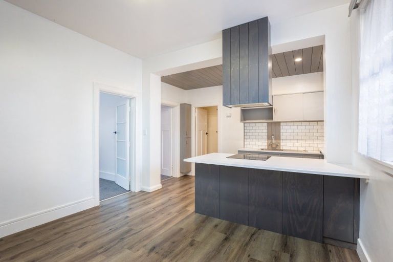 Photo of property in Devonport Apartments, 21/127 Saint Aubyn Street, New Plymouth, 4310