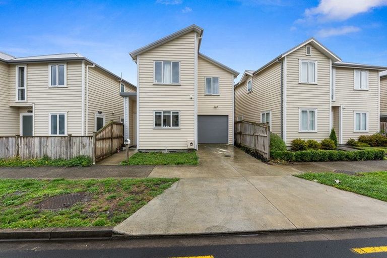 Photo of property in 20 Warbler Crescent, Papakura, 2110