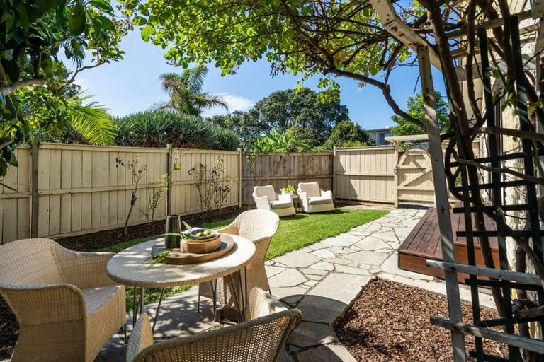 Photo of property in 2/17 Brook Street, Milford, Auckland, 0620