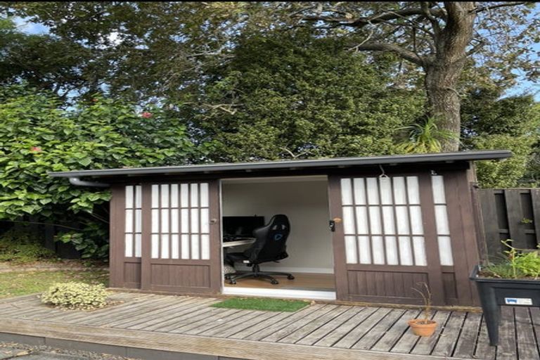 Photo of property in 7b Clunie Place, Highland Park, Auckland, 2010