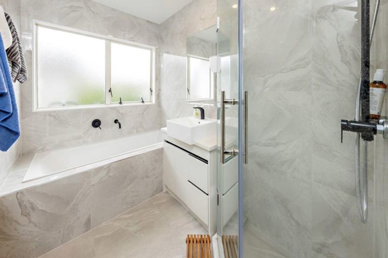 Photo of property in 2 Robina Court, Burswood, Auckland, 2013