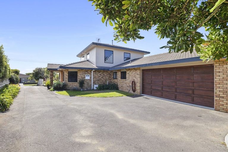 Photo of property in 13 Karina Road, Merrilands, New Plymouth, 4312