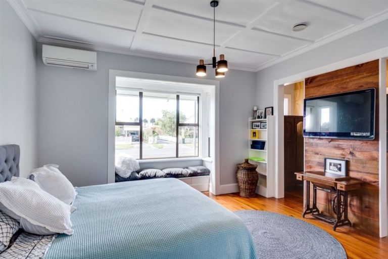 Photo of property in 82 Vigor Brown Street, Napier South, Napier, 4110