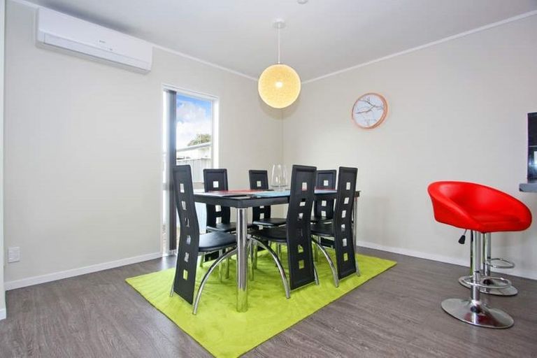 Photo of property in 2/25 Solveig Place, Randwick Park, Auckland, 2105