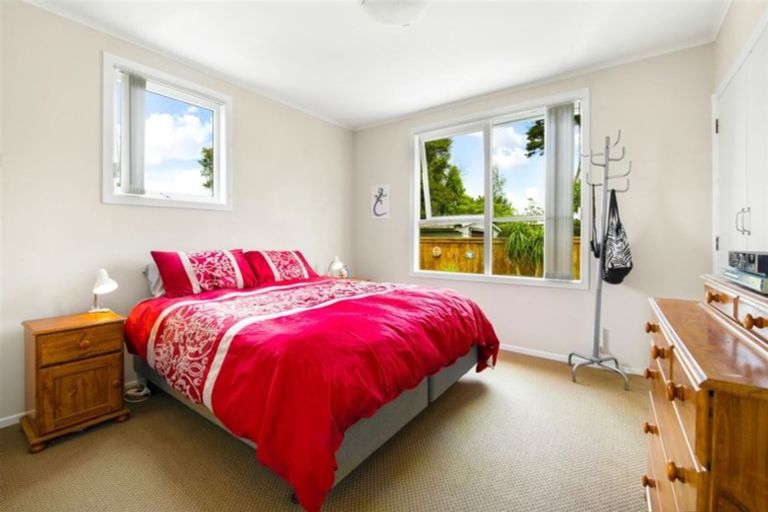 Photo of property in 8 Birdwood Road, Swanson, Auckland, 0612