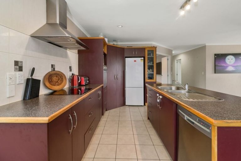 Photo of property in 33 Mccahon Drive, Pukehangi, Rotorua, 3015