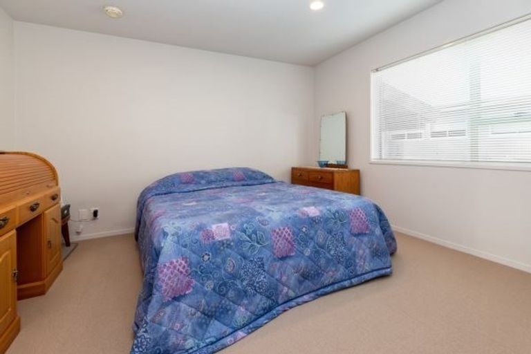 Photo of property in 2/30 Uxbridge Road, Mellons Bay, Auckland, 2014