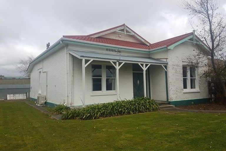 Photo of property in 624 Featherston Street, Roslyn, Palmerston North, 4414