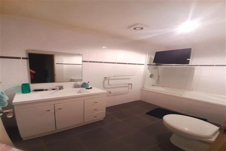 Photo of property in 9 Travis View Drive, Fairview Heights, Auckland, 0632